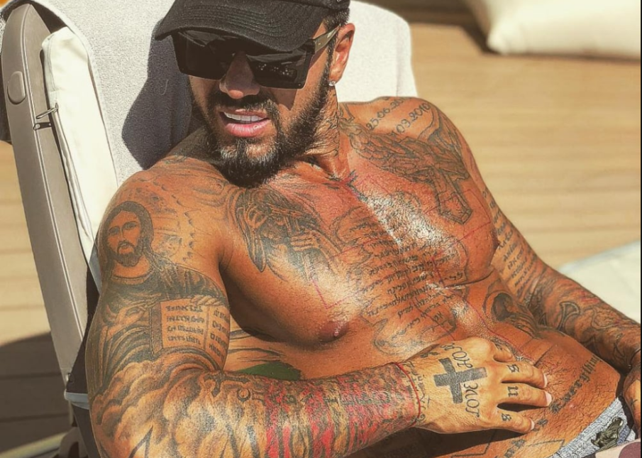 Благо Джизъса като Чък Норис в Сървайвър