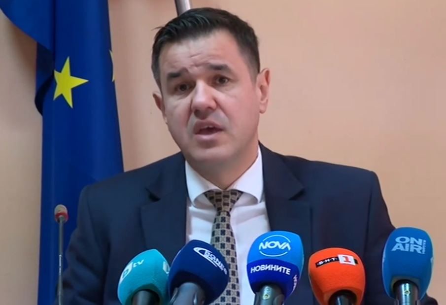 НОВИ МЕРКИ: Пускат по-евтини карти за деца и пенсионери. Вижте кой ще пътува безплатно