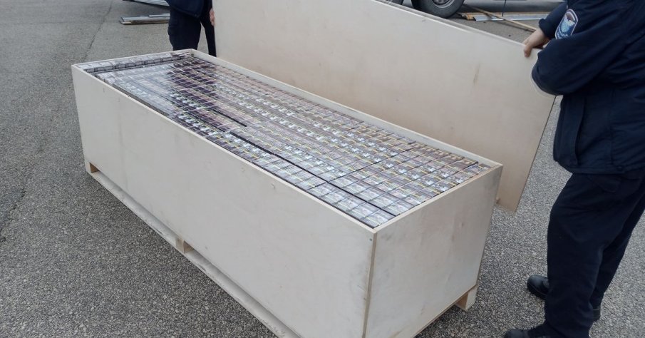 Над 347 хиляди къса цигари открити на Дунав мост 2 и на моста при Русе