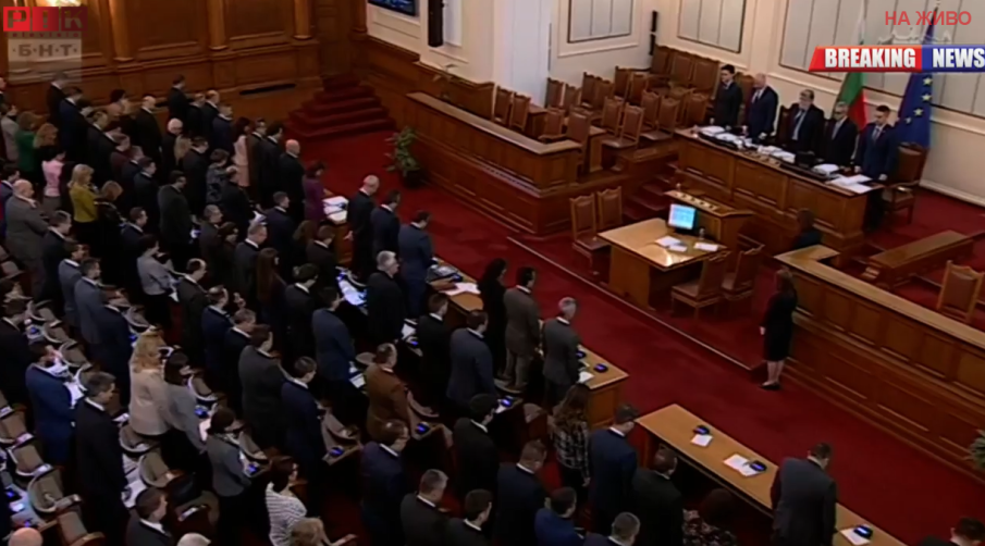 ПИК TV! След гаф в зала стана ясно, че депутат от Възраждане е станал баща (НА ЖИВО)