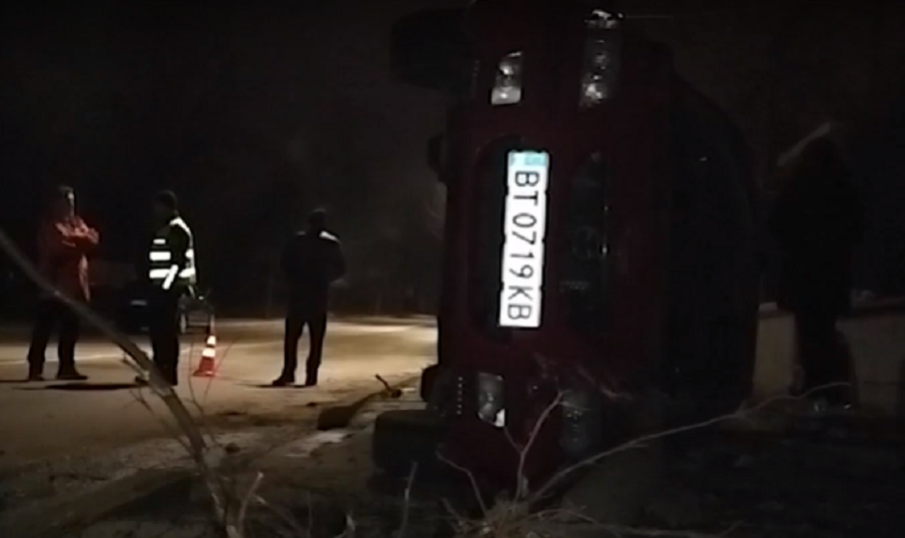 Появиха се кадри от катастрофата, при която кола се вряза в къща в Горна Оряховица (ВИДЕО)