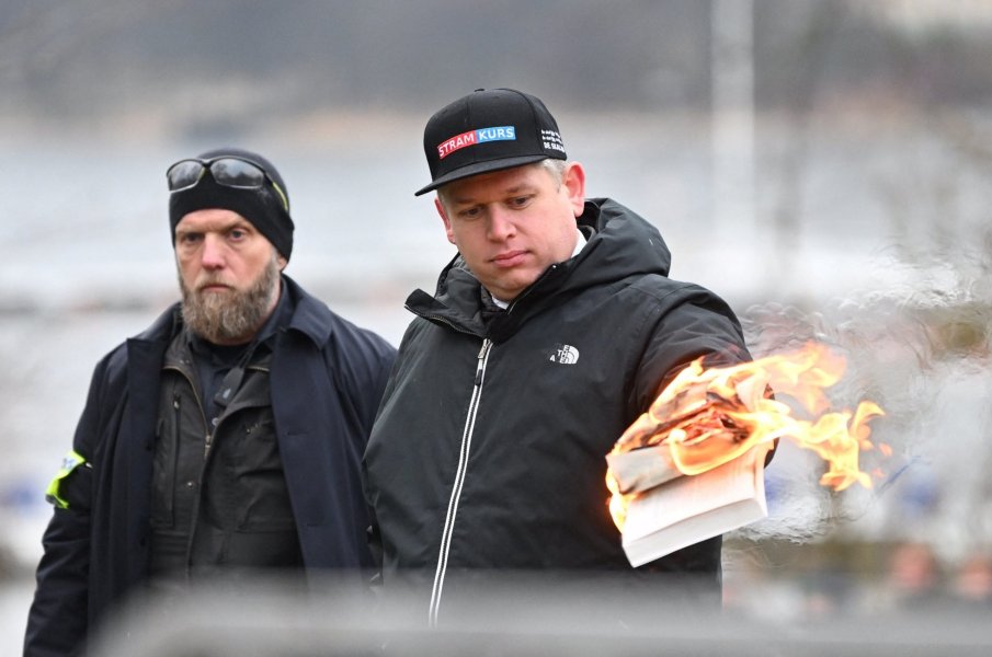 ЛОВ НА ВЕЩИЦИ: Американски институт: Русия е организирала изгарянето на Корана в Стокхолм
