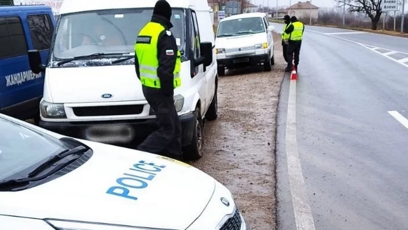 Мащабна полицейска спецакция в Карлово и Сопот, има много арестувани