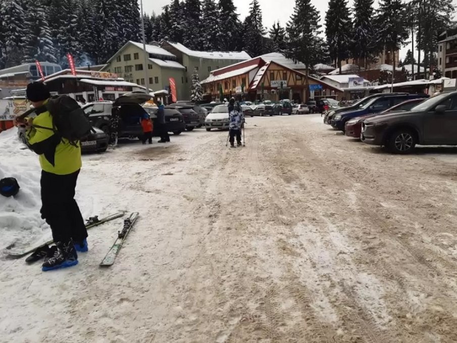 ПЛАДНЕШКИ ОБИР: Дерат по 12 лева за паркинг без касова бележка на Боровец