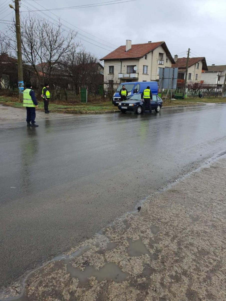 Спецакция на полицията и жандармерията и в Разградско (СНИМКИ)