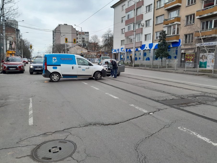 Катастрофа на оживен булевард в София