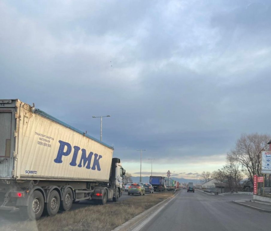 ОТ ПОСЛЕДНИТЕ МИНУТИ: Катастрофа затапи Околовръстно на София (СНИМКИ)