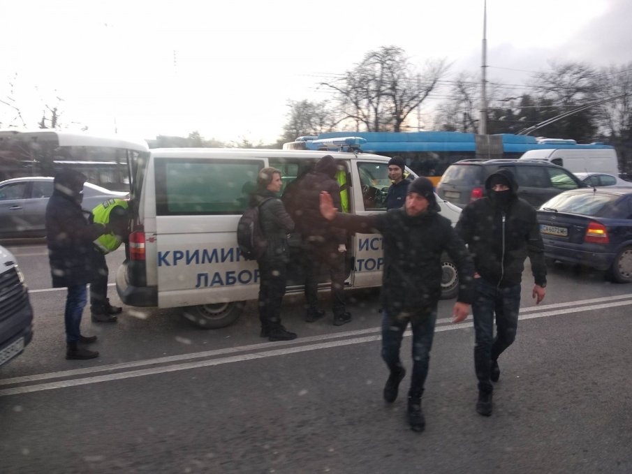 ИЗВЪНРЕДНО: Полицейска акция блокира част от Орлов мост