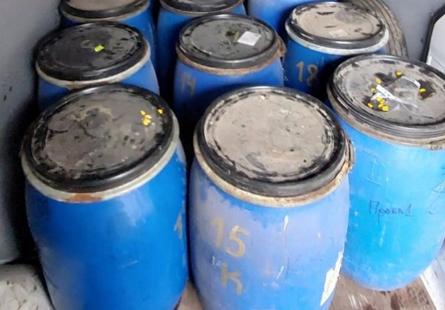 Спипаха контрабандни над тон дизелово гориво и над 100 литра ракия