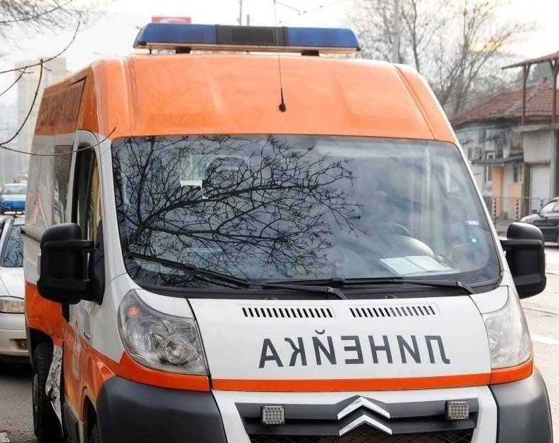 Жена е пострадала при катастрофа с тролей в София