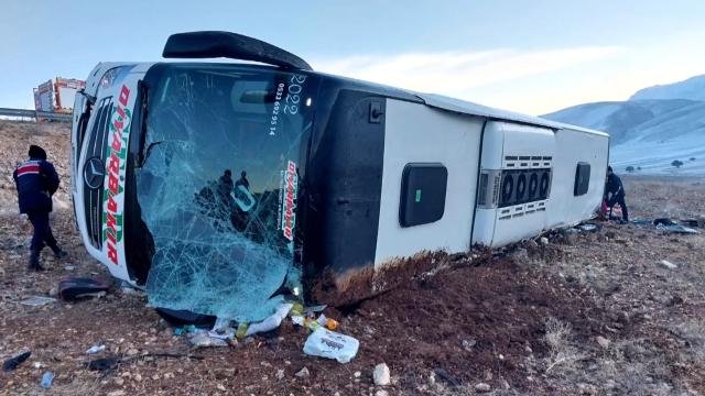 Автобус се обърна в Турция: 8 души загинаха, има 35 ранени