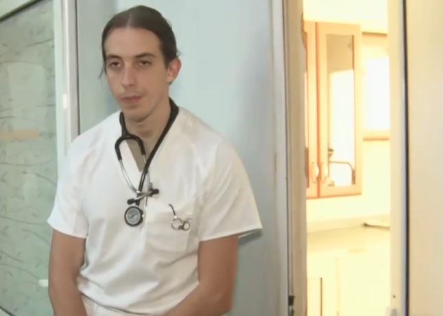 Пияният, счупил вратата на Спешна помощ в Кюстендил, разбил стъклена чаша в главата си