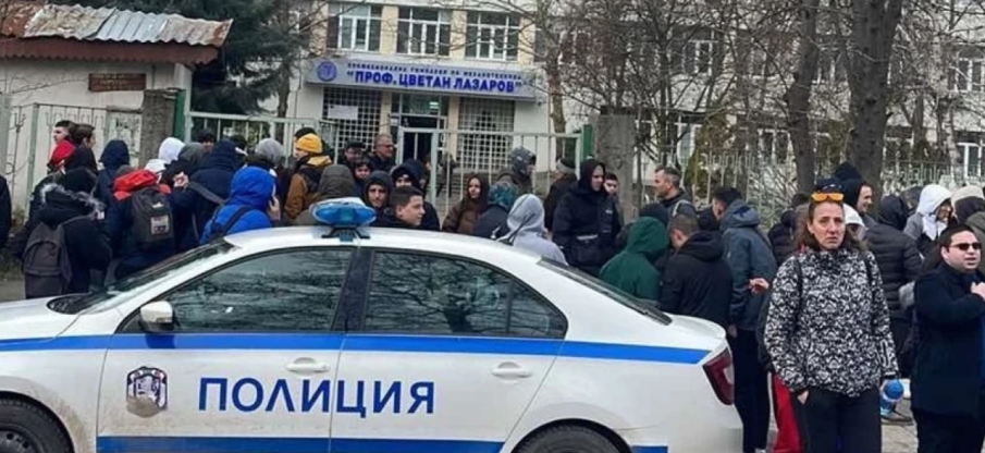 Евакуираха пловдивско училище заради сигнал за бомба