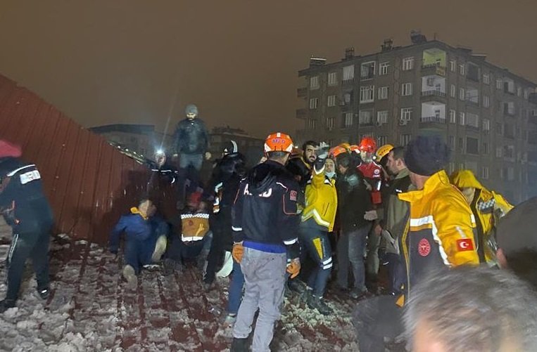 ВЪНШНО: Няма данни за пострадали българи след земетресението в Турция