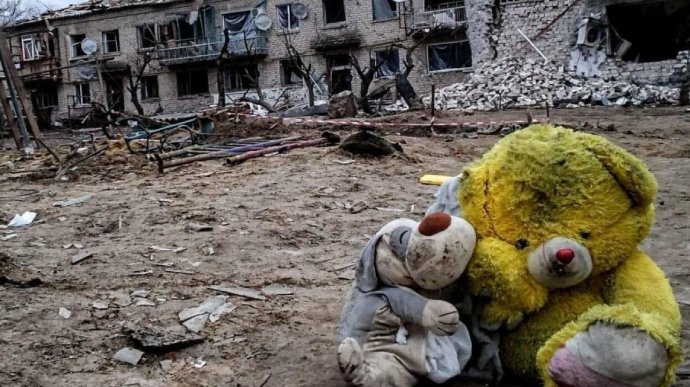 НЕЧОВЕШКО: 14 украински деца, държани в дом на ужасите, са обявени за осиновяване в Русия (СНИМКА)