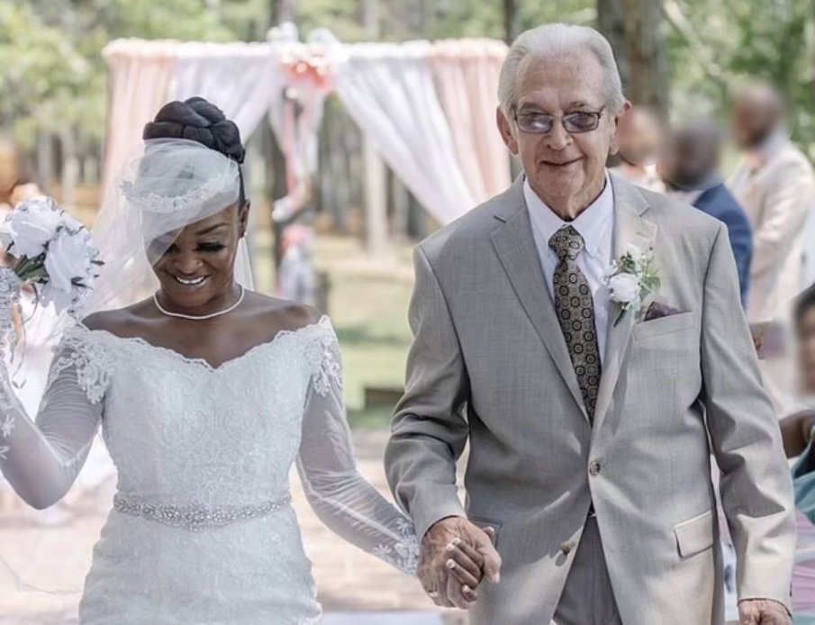 ЗА ЛЮБОВТА ГРАНИЦИ НЯМА! 24-годишна жена вдигна сватба с 85-годишния си любим (СНИМКИ)