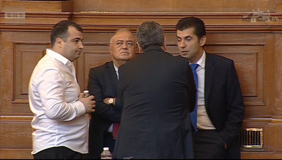 САМО В ПИК - ЕКШЪНЪТ В КОАЛИЦИЯ НЕКСО СЕ РАЗГАРЯ! Кирил и Асен с ултиматум: ген. Атанасов да не е водач на листа