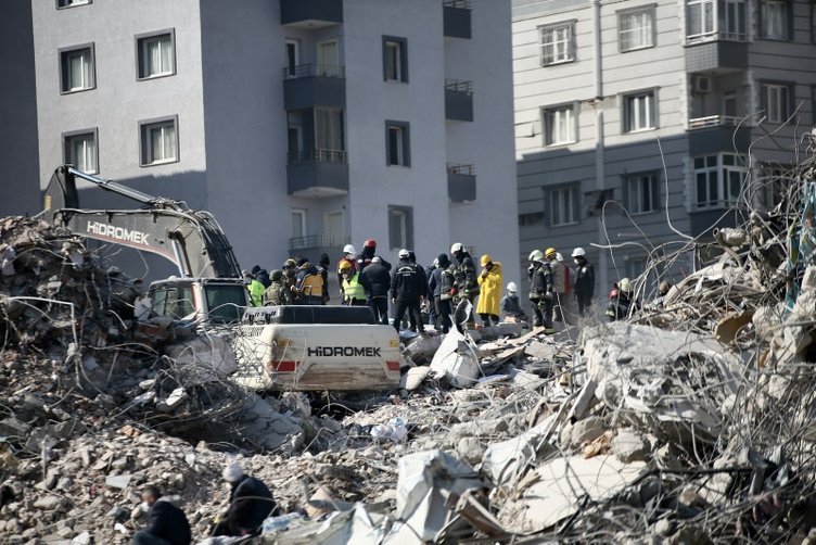 Броят на жертвите на земетресението в Турция достигна близо 48 000