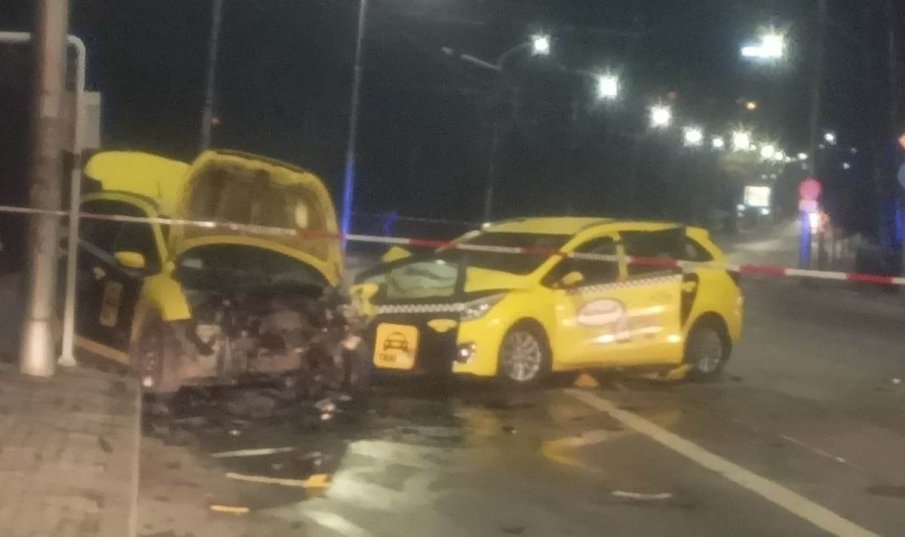 Джигит с „Ауди“ помля две таксита в София (СНИМКИ)