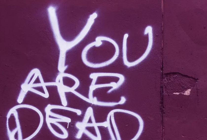 ЗЛОВЕЩА ЗАПЛАХА: Казахстанска медия получи кутия с месо и снимка на децата на главния редактор