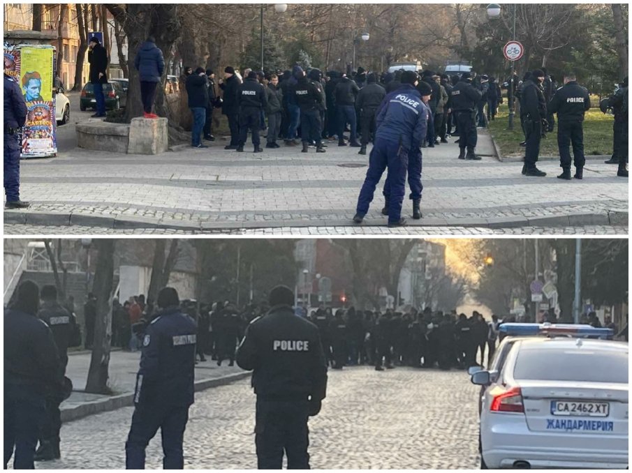 ГОРЕЩО В ПИК: Пловдив почерня от полиция! Тотална блокада на Общинския съвет, жандармерия и служители на реда пазят протеста на футболните фенове (СНИМКИ) ГОРЕЩО В ПИК: Пловдив почерня от полиция! Тотална блокада на Общинския съвет, жандармерия и служители на реда пазят протеста на футболните фенове (СНИМКИ)
