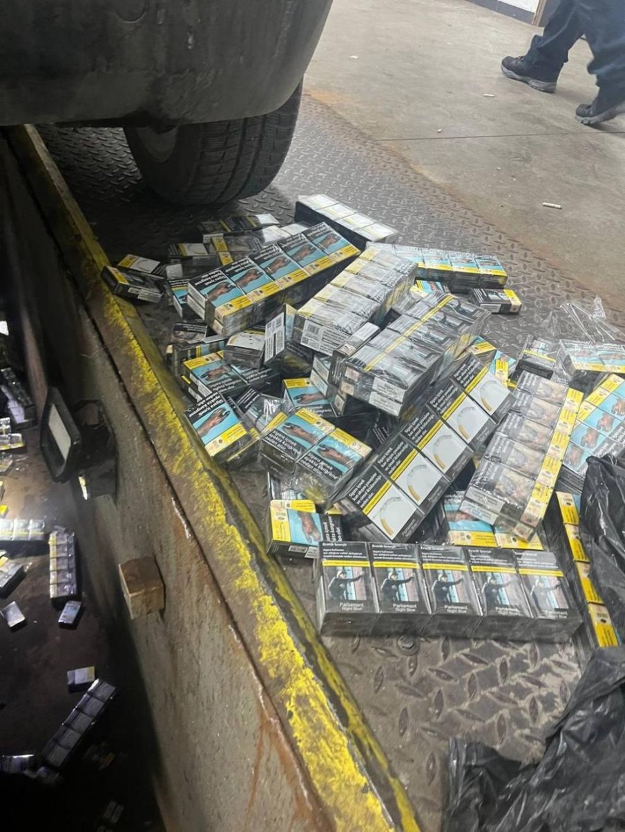 Митничари с удар от 10 000 кутии цигари на Дунав мост-2