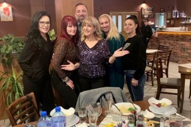 Тони Дачева отпразнува 56-ия си рожден ден в тесен кръг