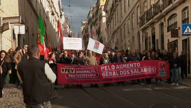 Португалци излязоха на протест срещу рязко покачващата се инфлация (СНИМКИ)