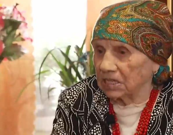 102-годишна украинка шие мрежи за снайперистите