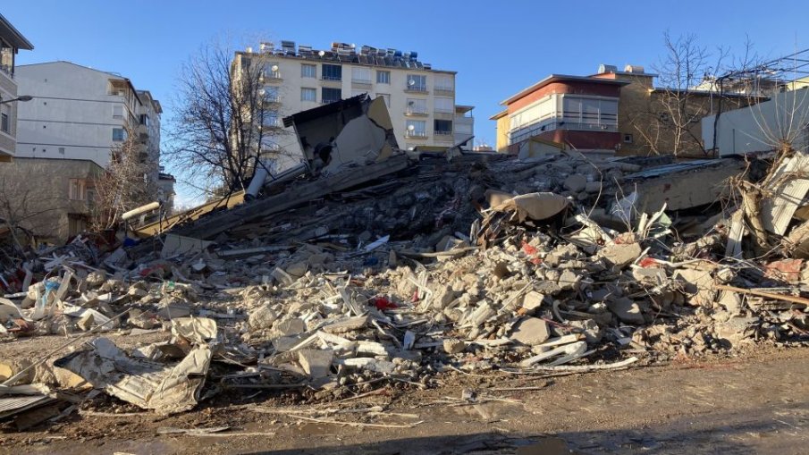 Арест за 247 души заради срутените от земетресенията сгради в Турция