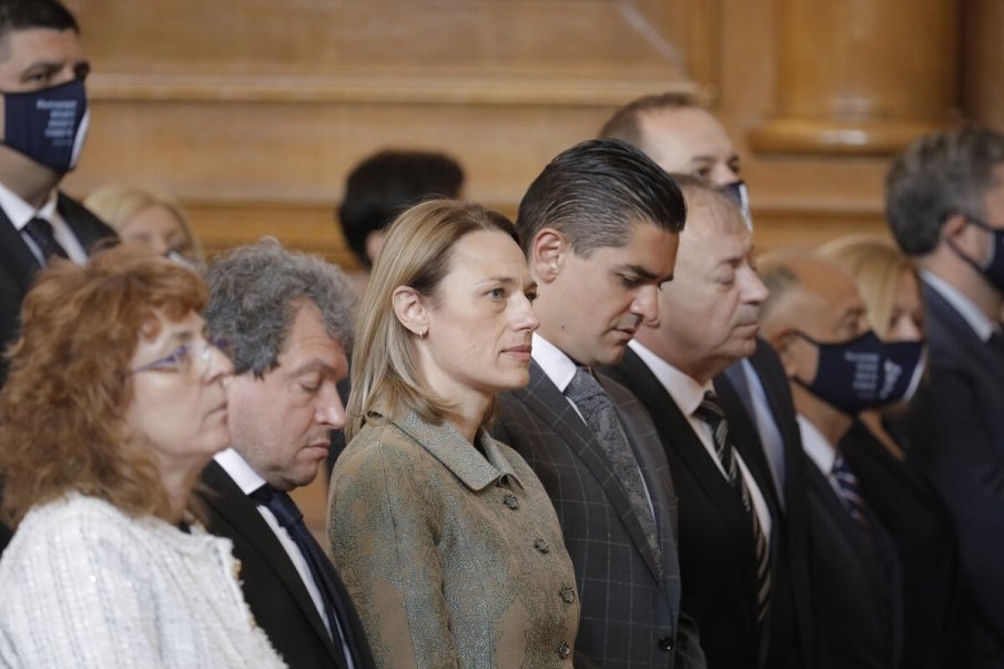 ЕКСКЛУЗИВНО В ПИК! Панаири покрай новата партия на Ива Митева и Каримански. Играели с босовете на Ялта и стари муцуни. Сменили името заради Кирил Петков