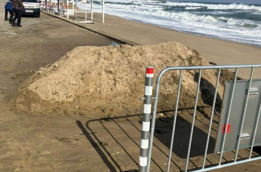 Незаконно изградена буна е причина за свлачището в Обзор