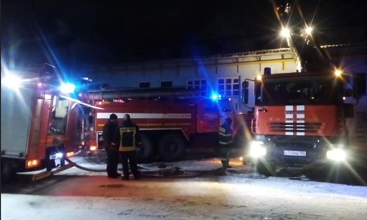 Горя завод за ремонт на влакове край Москва (ВИДЕО)