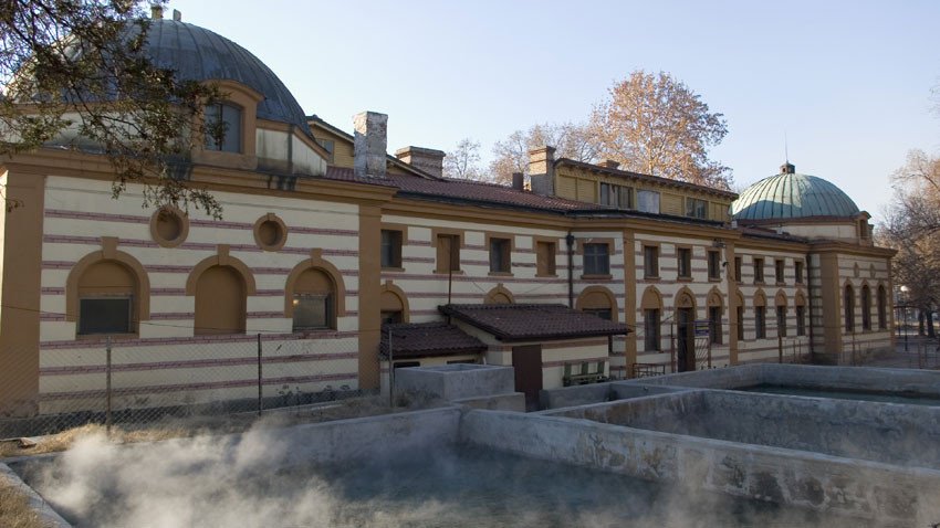 Чифте баня в Кюстендил се руши, общината безпомощна