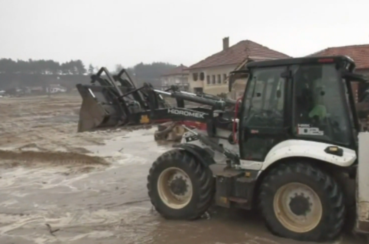 Австрийски експерти са в наводнените карловски села, за да съдействат за обезопасяване на района