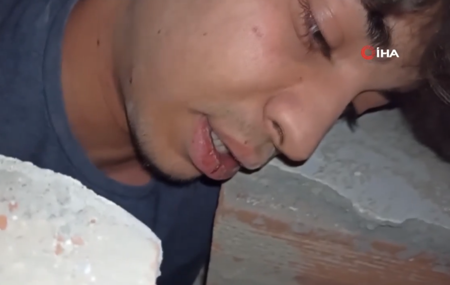 РАЗТЪРСВАЩА ДРАМА: Той засне „Последното ми ВИДЕО“ под развалините и... оцеля след земетресението