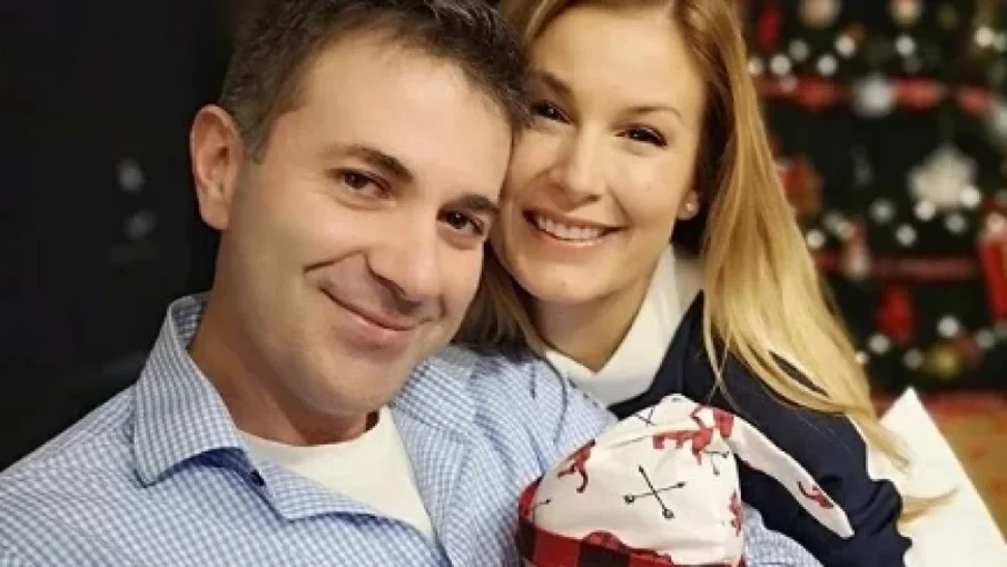 Маданска изуми с подарък за Свети Валентин, от Венелин Петков няма и следа (СНИМКА) Маданска изуми с подарък за Свети Валентин, от Венелин Петков няма и следа (СНИМКА)