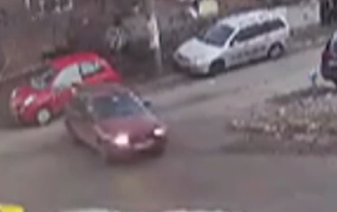 Помляха паркирана кола два пъти за 12 часа