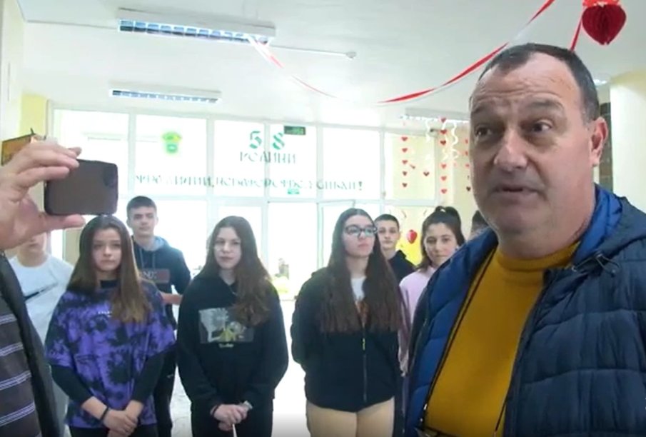 Ученици от Димитровград дариха 3000 бурканчета с пюре за Сирия