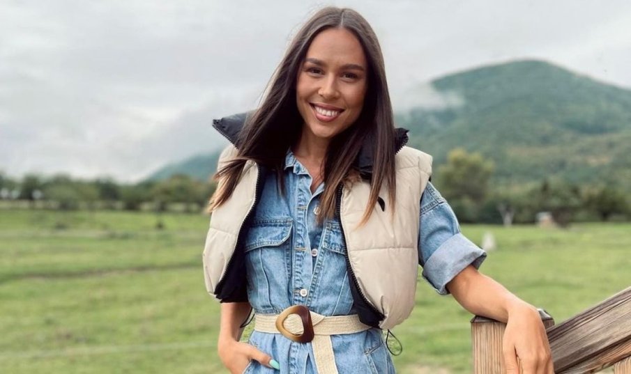 Бременната Маги Джанаварова си показа коремчето (СНИМКА)