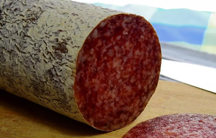 Утешават със салами вдовици на загинали в Украйна руски войници (СНИМКИ)