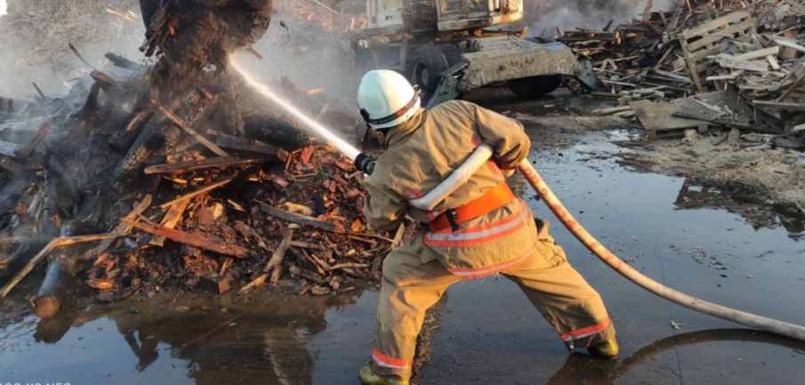 Пожар в офис и склад в Благоевград
