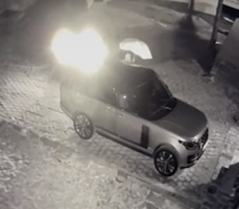 ОЧИТЕ НА ЧЕТИРИ: Нов вид кражба на автомобили - режат врати в столични квартали