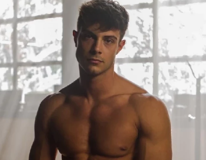 Красива журналистка омая Филип Буков