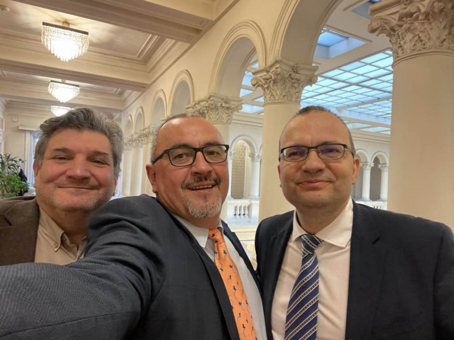 Жестока подигравка с най-популярните лица на ДБ разбуни духовете в новата коалиция - ето как потушиха скандала