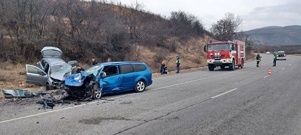 Тежка катастрофа с трима пострадали край Пловдив