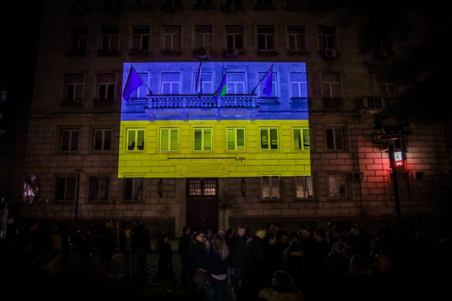 Сградата на Столична община бе осветена в цветовете на Украйна