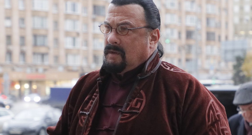 Путин награди Стивън Сегал с орден Дружба