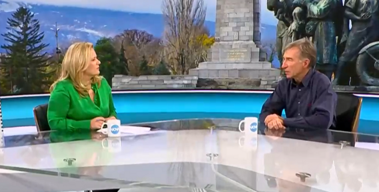 МРЕЖАТА ГЪРМИ! Вижте страшната излагация на Лора Крумова - лъже, че България е обявила война на Съветския съюз (ВИДЕО)