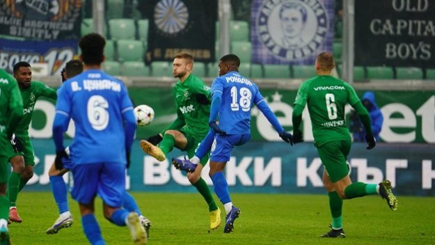 КЛЮЧОВО ДЕРБИ: Без пощада! Лудогорец по традиция гази Левски след мач в Европа